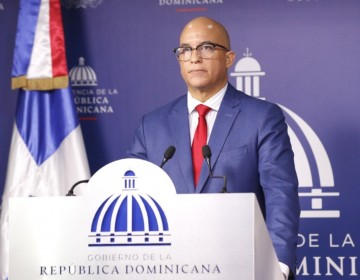 Homero Figueroa aclara que el monto real de la compra e instalaci&oacute;n de 150 estaciones el&eacute;ctricas de carga para autobuses el&eacute;ctricos 