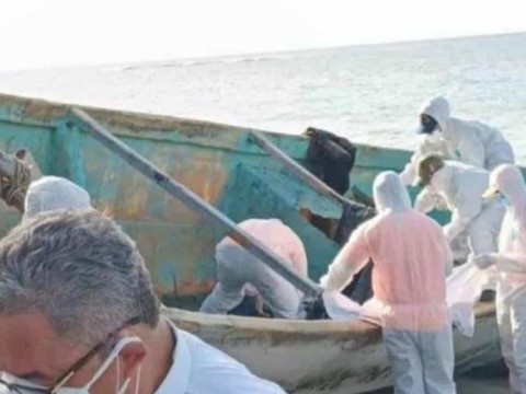 Autoridades volvieron a requisar yola africana porque restos de osamentas no coincid&iacute;an