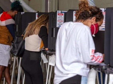Corte bloquea disposici&oacute;n legal de Florida que impide que inmigrantes registren votantes