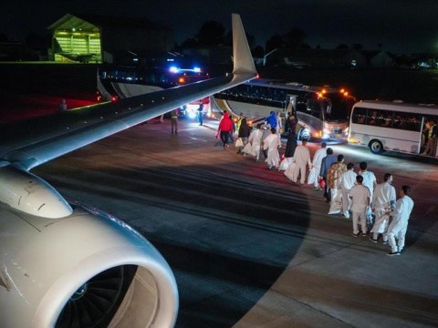 Colombia recibe a 101 connacionales deportados de EE. UU. en un vuelo humanitario