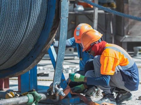 Instalan cable que sustentar&aacute; el Telef&eacute;rico de Santiago