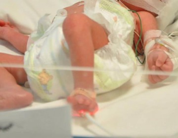 Entregan a familiares ni&ntilde;a que hab&iacute;a sido robada en maternidad de Santiago