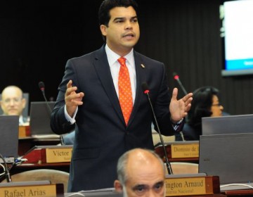 Wellington Arnaud dice que &laquo;el despilfarro de recursos del Estado raya en la indolencia&raquo;