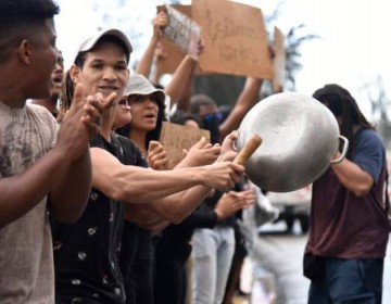 Manifestantes contin&uacute;an frente a la JCE pidiendo la renuncia del pleno 