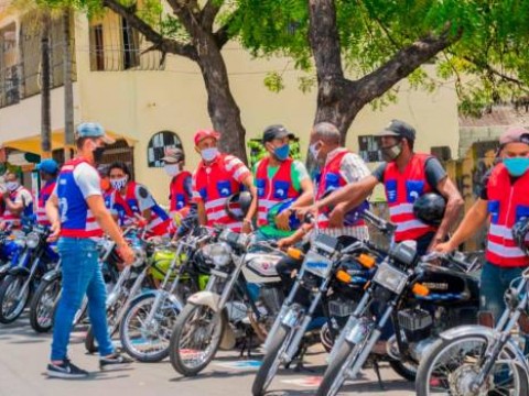 Se necesitan al menos 2 millones de chalecos El Gobierno necesitar&iacute;a de m&aacute;s de dos millones de chalecos para regularizar el sector de las motocicletas en el pa&iacute;s, tomando en cuenta que el parque vehicular nacional tiene hasta la fecha&nbsp;2,718,058 veh&iacute;culos 