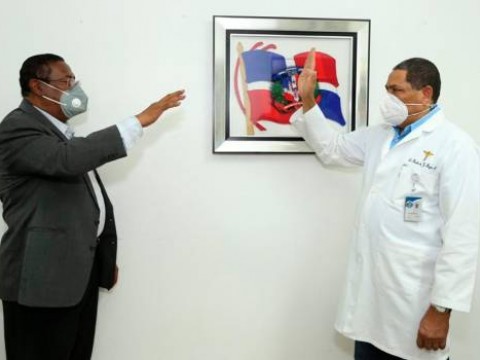Posesionan directores de cuatro hospitales del Gran Santo Domingo