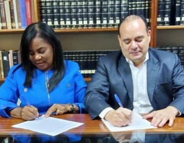 Abogados del PRM y Miguel Sur&uacute;n firman acuerdo de paz