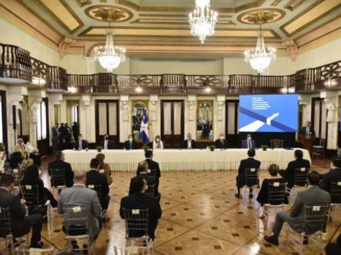 Gobierno firma reglamento de Alianzas P&uacute;blico-Privadas para impulsar el desarrollo econ&oacute;mico del pa&iacute;s