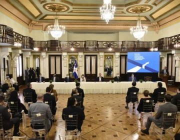 Gobierno firma reglamento de Alianzas P&uacute;blico-Privadas para impulsar el desarrollo econ&oacute;mico del pa&iacute;s