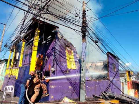 Se registra incendio en cede del PLD en Santiago