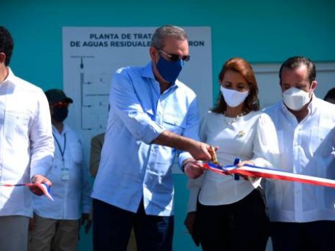 Abinader inaugura planta de tratamiento de aguas residuales en Luper&oacute;n