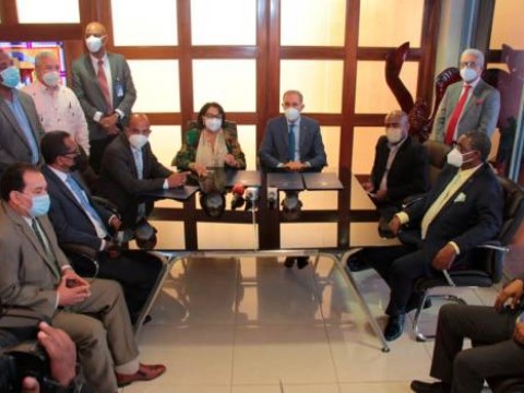 Rector&iacute;a UASD y Empleados logran aumento salarial de un 10 %