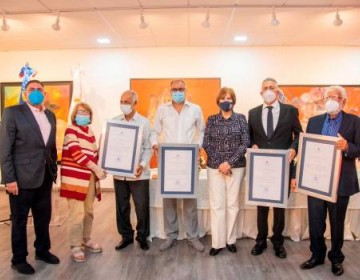 Ministra de cultura entrega Premio Nacional de Artes Visuales 