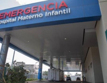 La morgue de COVID del hospital Luis Eduardo Aybar a la vista de los pacientes