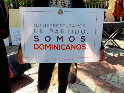 Grupos en las afueras del Congreso Nacional aguardan decisi&oacute;n de senadores sobre el C&oacute;digo Penal