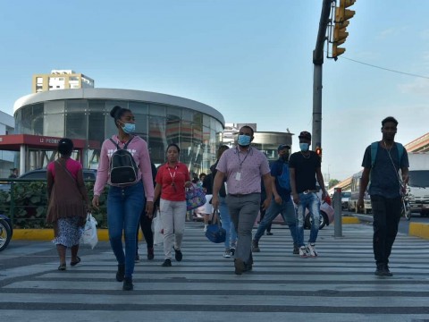 Sociedad Infectolog&iacute;a recomienda volver a medidas anticovid para evitar rebrote, incluido uso de mascarillas