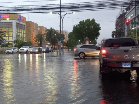 Onamet advierte seguir&aacute;n aguaceros entre d&eacute;biles y moderados este jueves 
