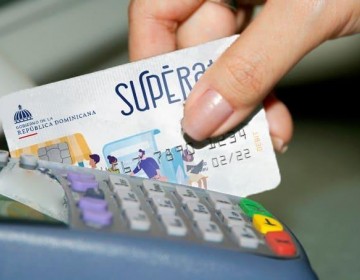 Directora de Sup&eacute;rate explica porqu&eacute; personas que no necesitan ayudas las reciben
