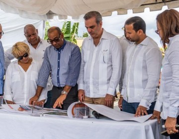 Abinader y ministro Ascenci&oacute;n supervisan programa de asfaltado en San Juan de la Maguana
