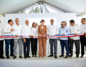 Vicepresidenta y ministro de Obras P&uacute;blicas inauguran carretera Loma Mala en Monse&ntilde;or Nouel