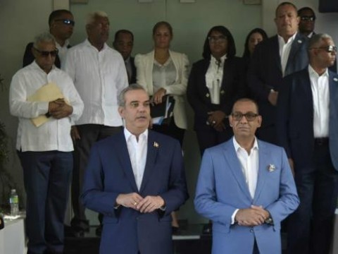 Abinader anuncia plan de emergencia para reconstruir 35 puentes y v&iacute;as da&ntilde;adas por Fiona