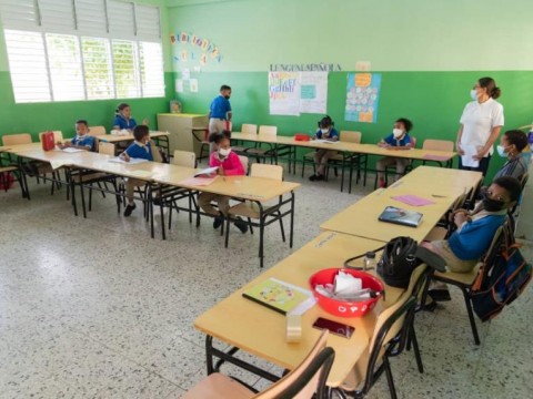 Preocupa que pretendan cambiar la formaci&oacute;n de docentes de excelencia