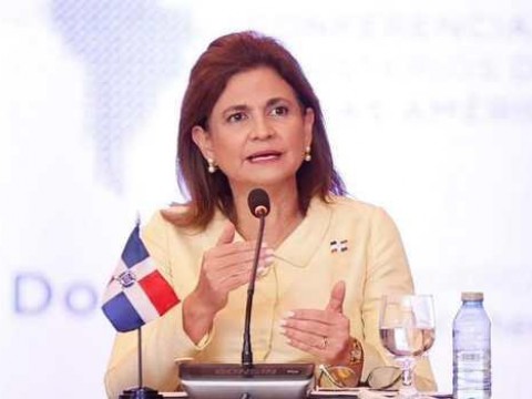 Vicepresidenta asegura gobierno no aprobar&aacute; modificaci&oacute;n para reducir la rigurosidad de formaci&oacute;n docente