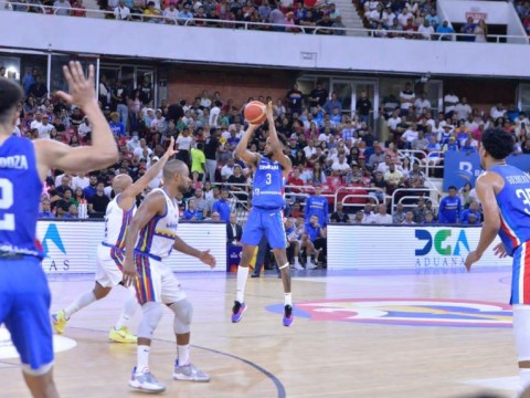 Jean Montero carga a Dominicana sobre Venezuela y la acerca al Mundial