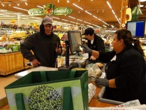 Latinos lideran crecimiento econ&oacute;mico en EEUU, pero est&aacute;n mal financieramente