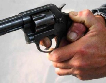 Hombre de 92 a&ntilde;os saca pistola en un banco en SPM y exige cancelaci&oacute;n de hipoteca