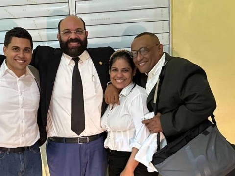 N&uacute;&ntilde;ez de Aza, pastora Rossy Guzm&aacute;n y su hijo presentan garant&iacute;a econ&oacute;mica y salen de prisi&oacute;n