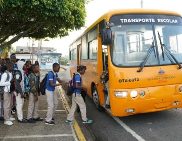 El Minerd extender&aacute; el transporte escolar a Cambita, Palenque y Pedro Brand