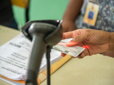 Ciudadanos mayores de edad podr&aacute;n cambiar el orden de sus apellidos