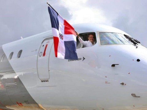 Abinader anuncia ley de aviaci&oacute;n para reducir pasajes a&eacute;reos de la di&aacute;spora