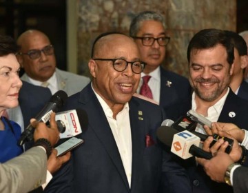 C&aacute;mara de Diputados recibe a senadores, alcaldes y concejales dominicanos en los EEUU