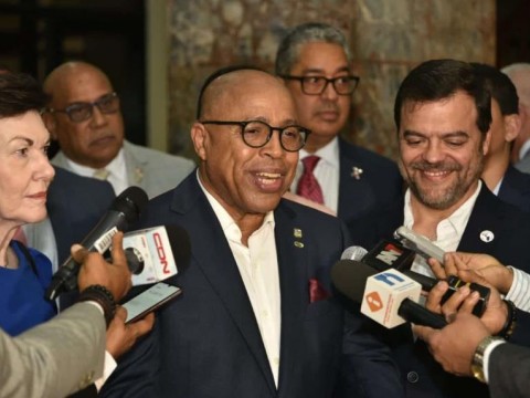 C&aacute;mara de Diputados recibe a senadores, alcaldes y concejales dominicanos en los EEUU
