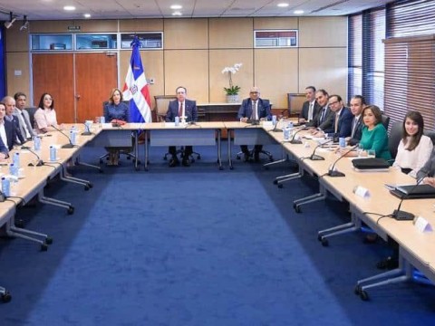Gobernador del Banco Central se re&uacute;ne con la nueva directiva de Adoexpo