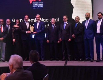 Abinader entrega Premio Nacional a la Calidad a 24 empresas del pa&iacute;s