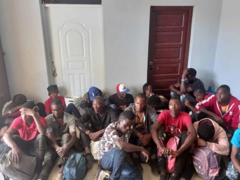 Apresan chofer que transportaba 23 haitianos ilegales dentro de una yipeta