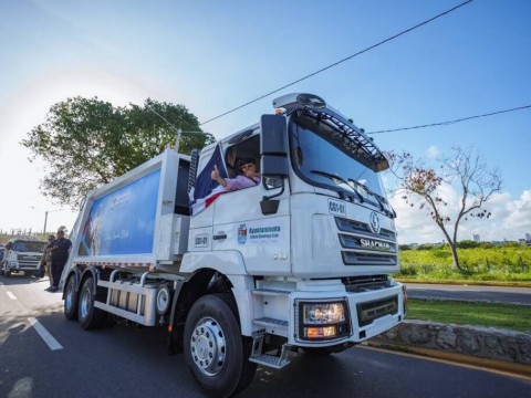 Ayuntamiento de SDE presenta segunda flotilla de modernos camiones recolectores de basura
