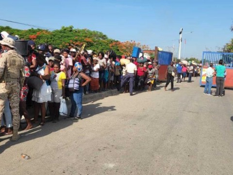 Mercado de Dajab&oacute;n abri&oacute; sus puertas pese a disturbio que dej&oacute; dos fallecidos en Juana M&eacute;ndez