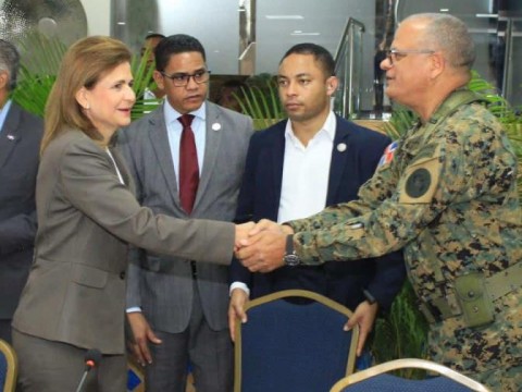 Vicepresidenta informa reducci&oacute;n de tasa de homicidios en cinco provincias