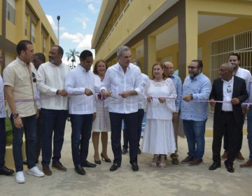 Abinader promete inaugar en un mes cerca de 50 nuevos centros educativos