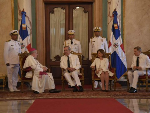 Presidente Abinader recibe credenciales del nuevo nuncio apost&oacute;lico de la Santa Sede