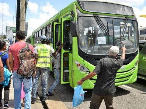 OMSA dispone autobuses para el traslado de usuarios del Metro tras suspensi&oacute;n temporal por choque de vagones