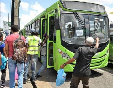 OMSA dispone autobuses para el traslado de usuarios del Metro tras suspensi&oacute;n temporal por choque de vagones