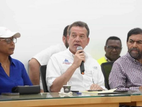 Ministro de Industria y Comercio promete soluciones a comerciantes afectados por cierre de frontera
