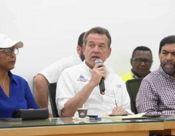 Ministro de Industria y Comercio promete soluciones a comerciantes afectados por cierre de frontera
