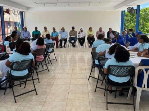 Minerd interviene escuela en Haina y reanuda la docencia