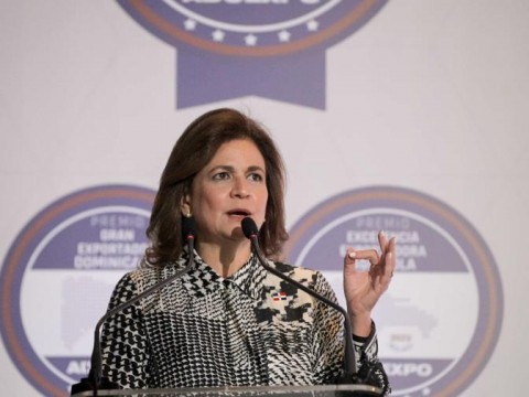 Gobierno proyecta alza de 5.9 % en exportaciones pese a "situaciones adversas"
